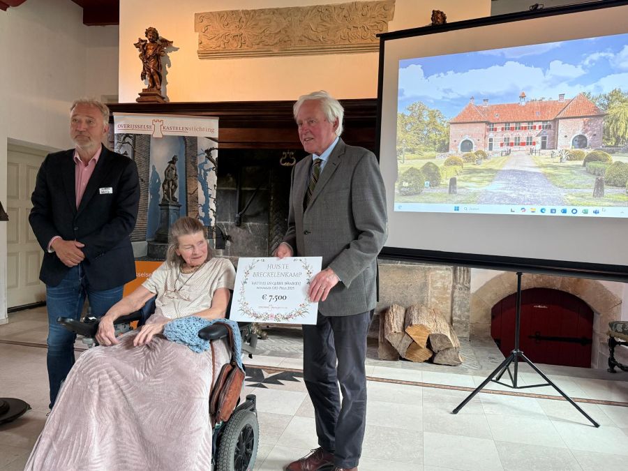 uitreiking prijs Alfred Peterson Gerrie en Matthijs Wanrooij